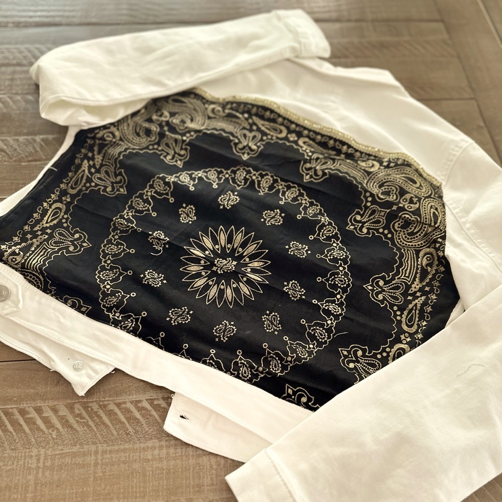 Elegant White and Black Paisley Women's Top